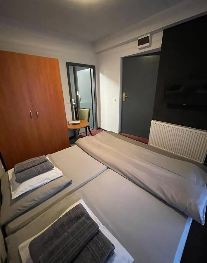 Homestay Willa Kaskada Lomianska 33 Warszawa
