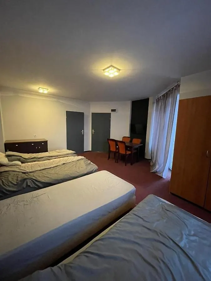 Willa Kaskada Lomianska 33 Warszawa Homestay Warsaw